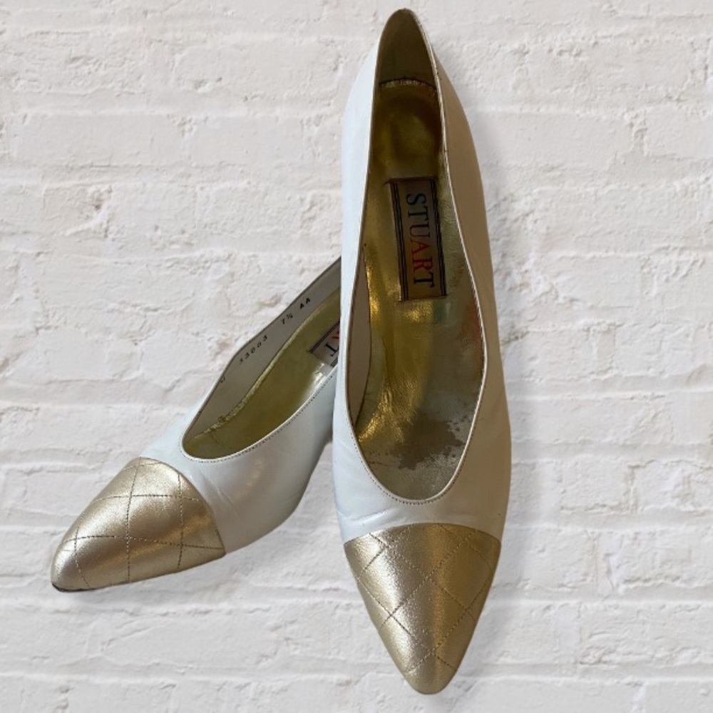 VINTAGE Stuart Weitzman Cream Gold Closed Toe Pumps Heel Shoes